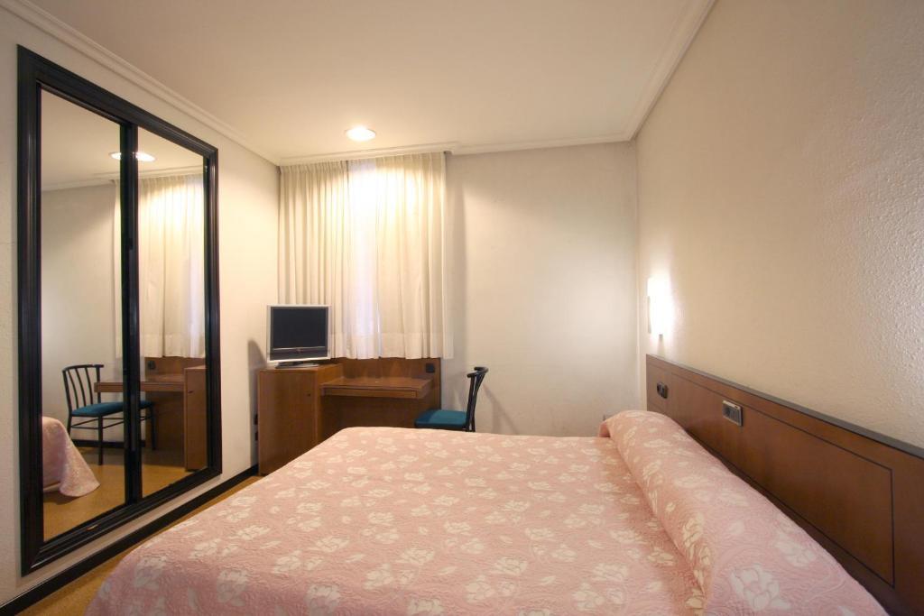 Santacruz Hotel Oviedo Ruang foto
