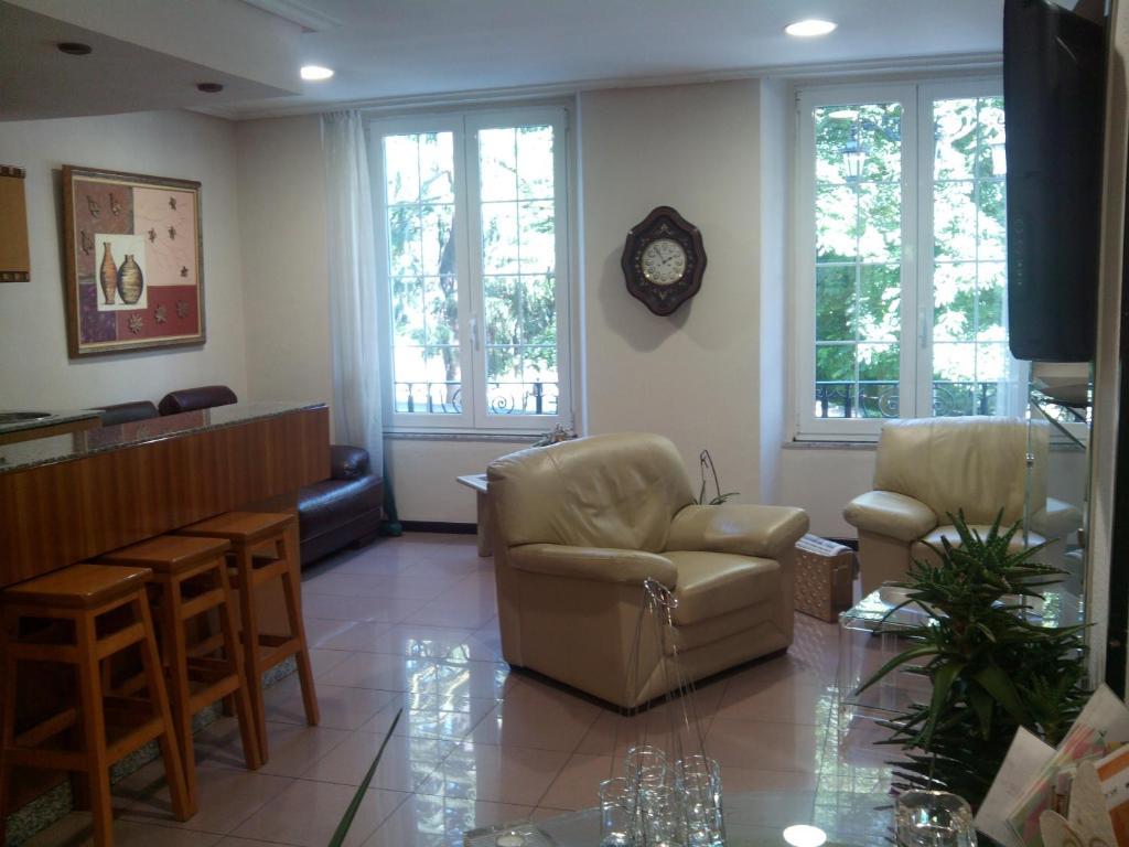 Santacruz Hotel Oviedo Bagian luar foto