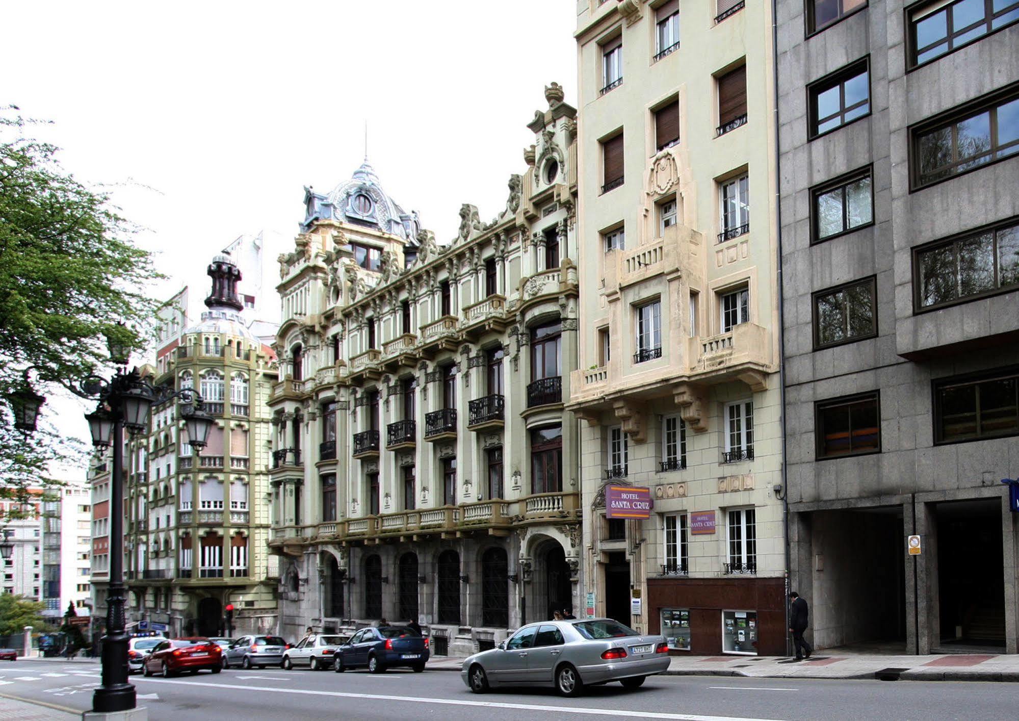 Santacruz Hotel Oviedo Bagian luar foto
