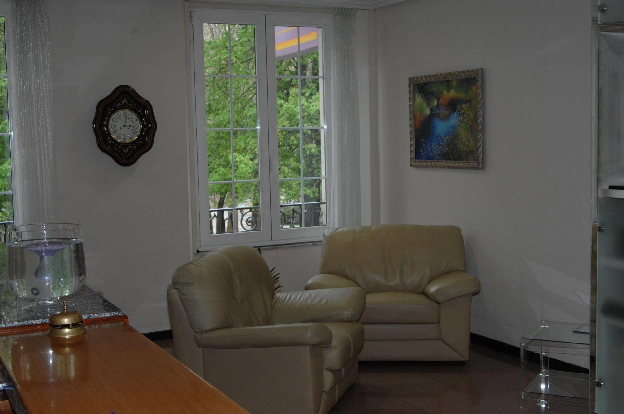 Santacruz Hotel Oviedo Bagian luar foto