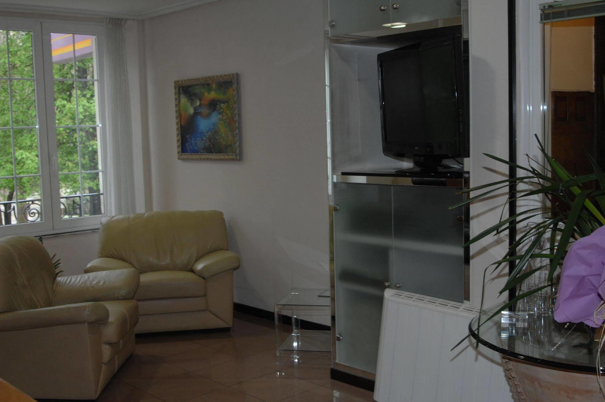 Santacruz Hotel Oviedo Bagian luar foto