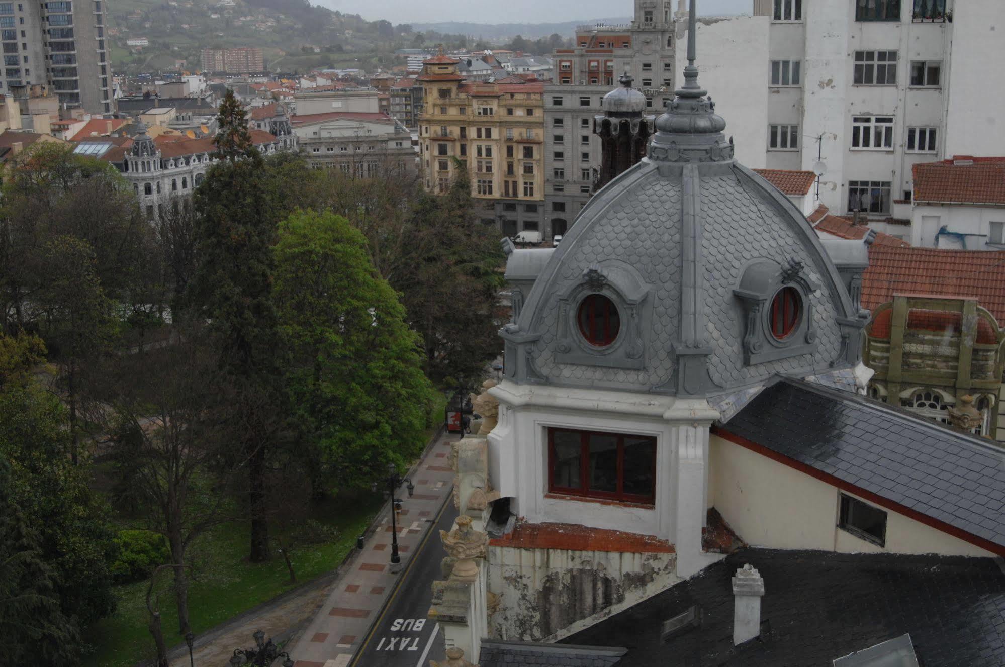 Santacruz Hotel Oviedo Bagian luar foto