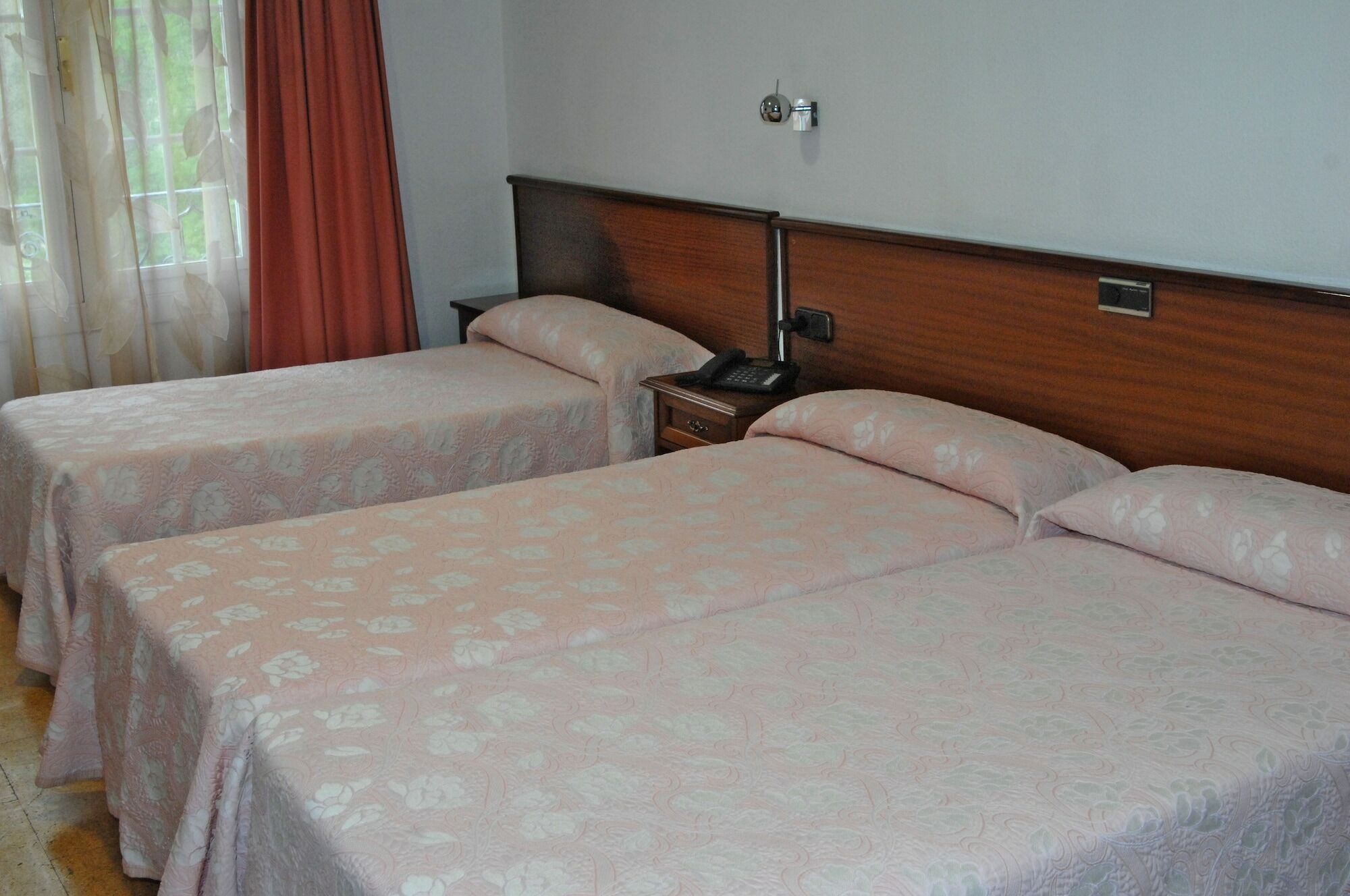 Santacruz Hotel Oviedo Bagian luar foto